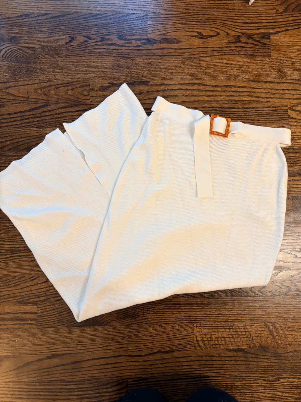 Fashion Nova White Ribbed Knit Midi Skirt with Belt – Size M